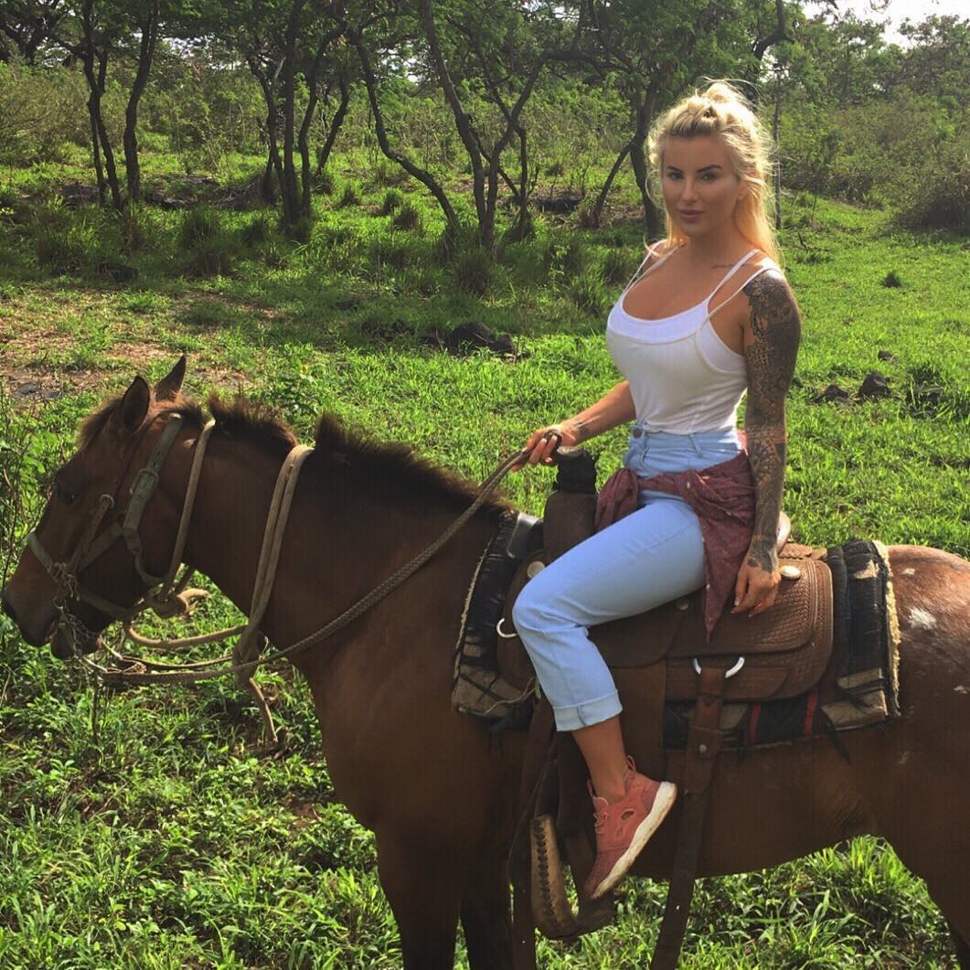 Mersin Escort Bayanlarından Parıldayan Yıldız: Nefes Kesici Natali